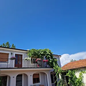  Bed & Breakfast Wine House